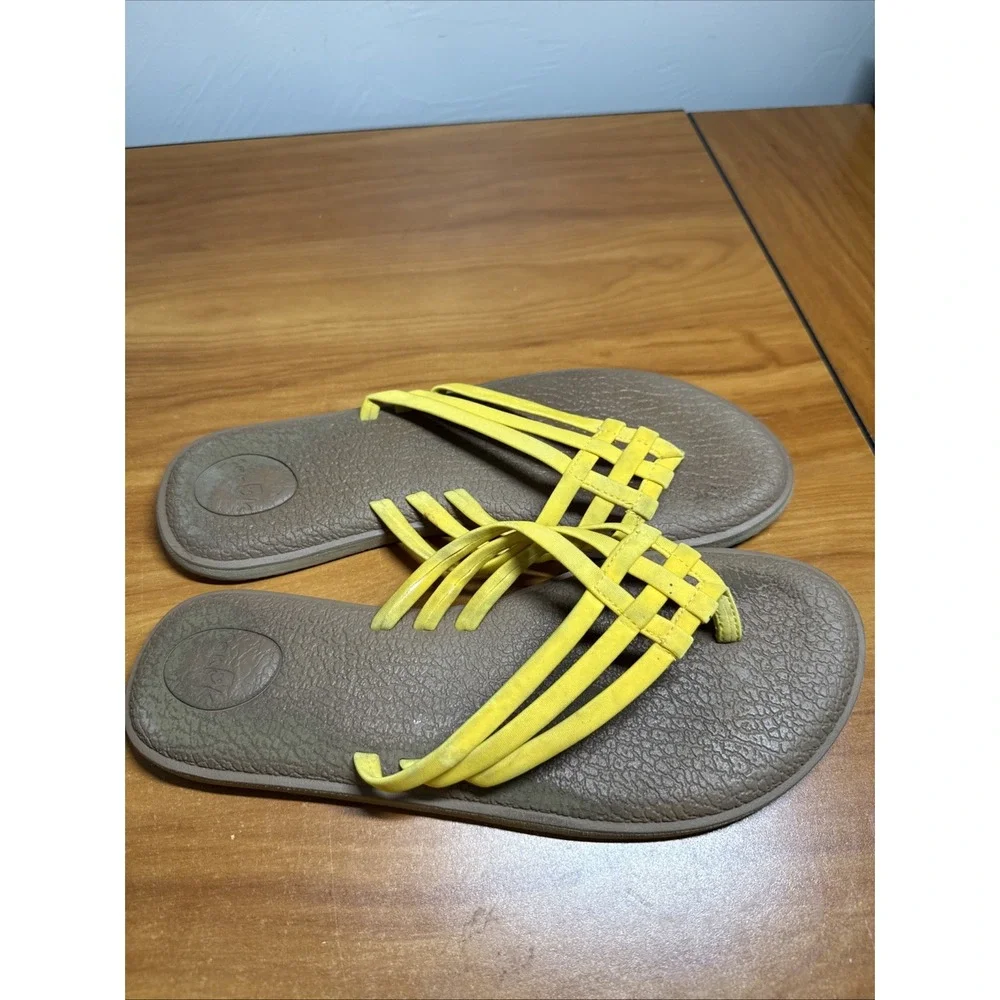 Sanuk Women's Yoga Salty Thong Sandals Yellow Size 9 Memory Foam Comfort